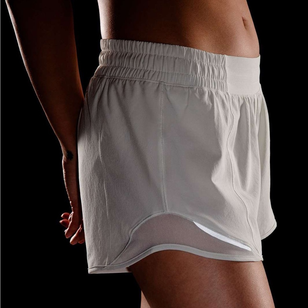 Lululemon Hotty Hot Low-rise Lined Short 4” White Sz 6/8